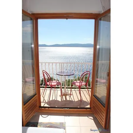 Apartment In With Sea View, Balcony, Air Conditioning, Wi-fi