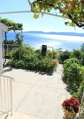 Apartment In With Sea View, Balcony, Air Conditioning, Wi-fi