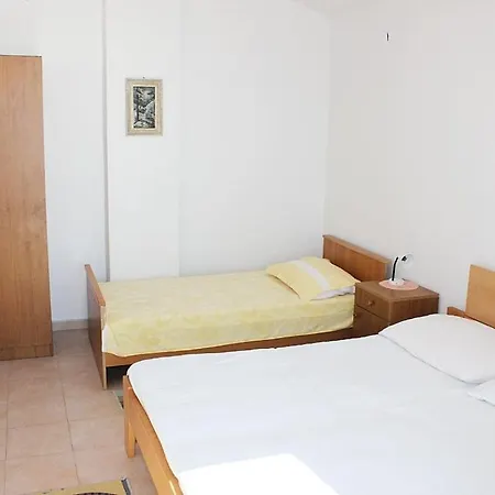 Apartment In With Sea View, Balcony, Air Conditioning, Wi-fi